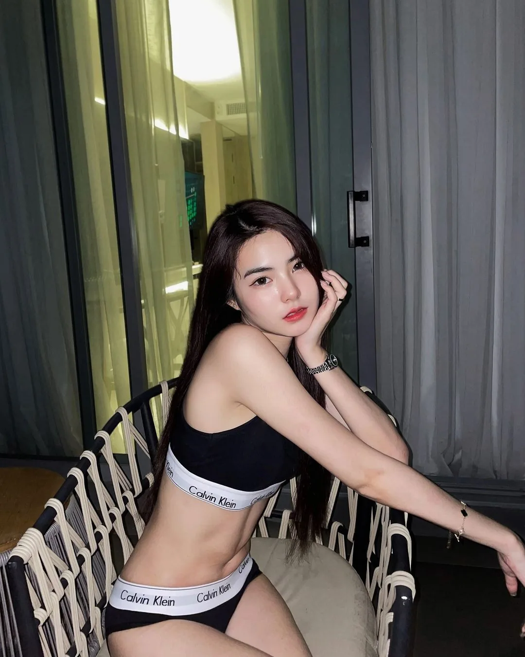 Hayoon escort Scotland